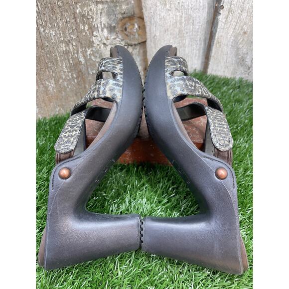 Crocs Women’s Size 10 Cyprus IV Sparkle Leopard Heels Sandals Brown Black - Picture 6 of 7